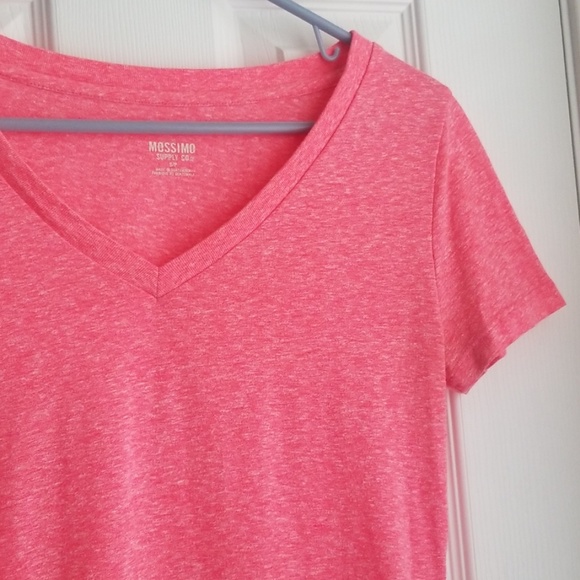 💕👕Small Coral Pink V-Neck Mossimo Shirt - Picture 3 of 6